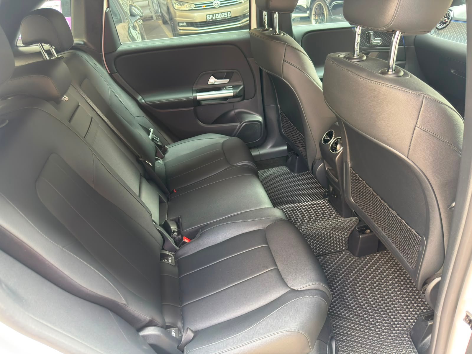 Mercedes-Benz B180 Progressive photo 8